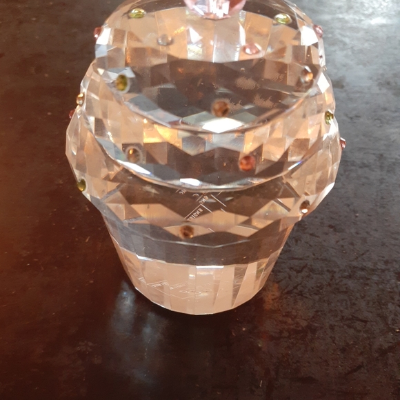 EXQUISITE NEW Simon Design 4" Crystal Cupcake Paperweight. - Picture 5 of 5